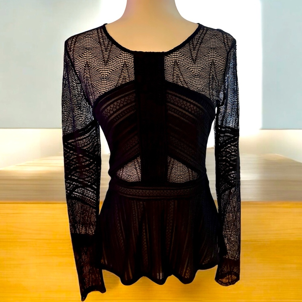 NWOT**BCBG MaxAzria Blk peplum top S